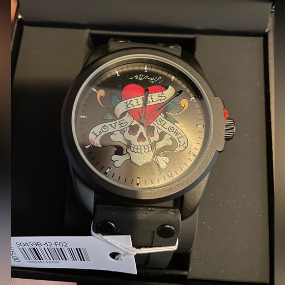 Ed Hardy Mens Skull Watch NWT - Picture 2 of 9